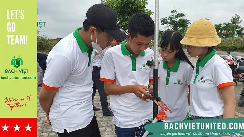 Hình ảnh đào tạo nội bộ của công ty đo đạc Bách Việt