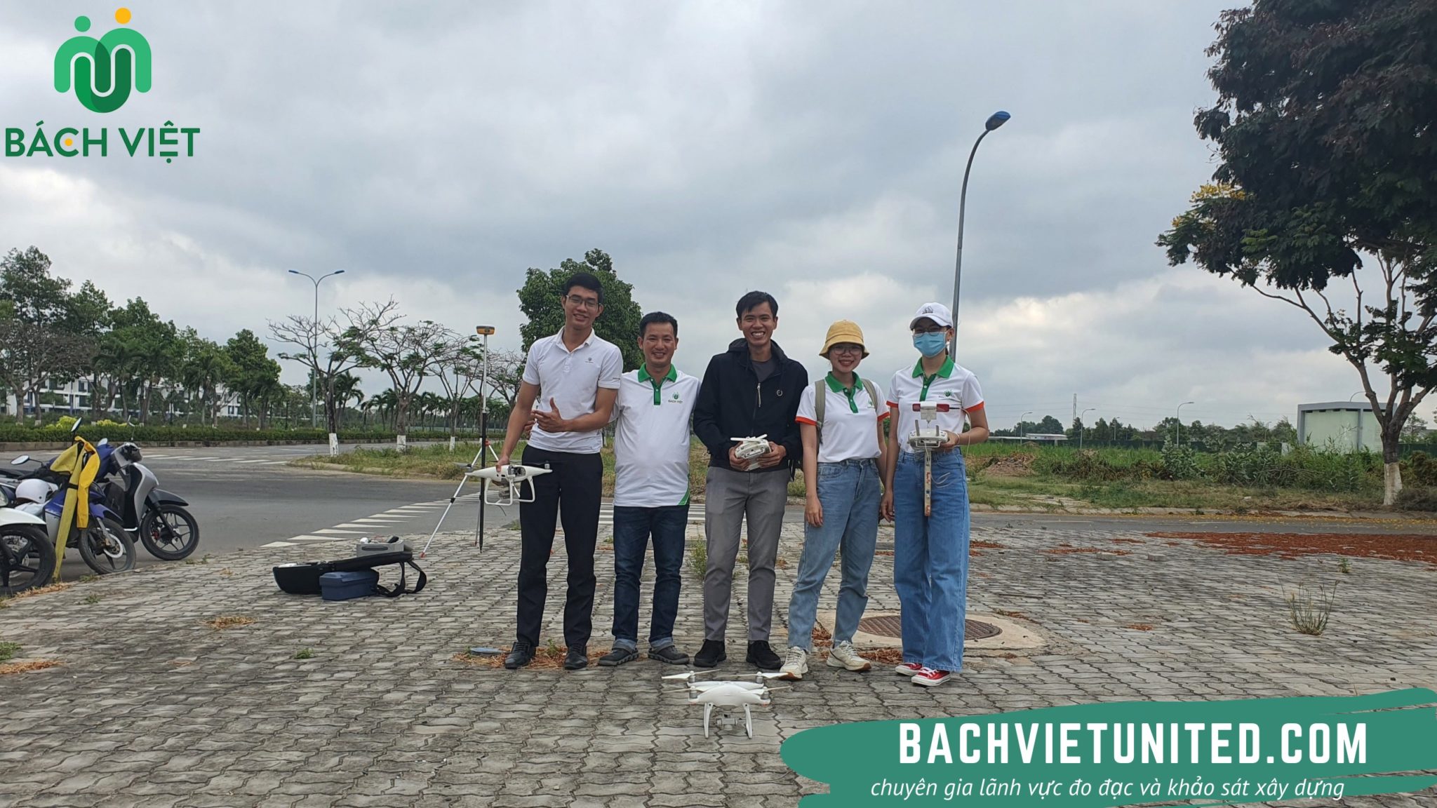 Dịch vụ khảo sát địa hình bằng Flycam (UAV) RTK 2 Team khảo sát tuyến địa hình bằng Flycam của chúng tôi