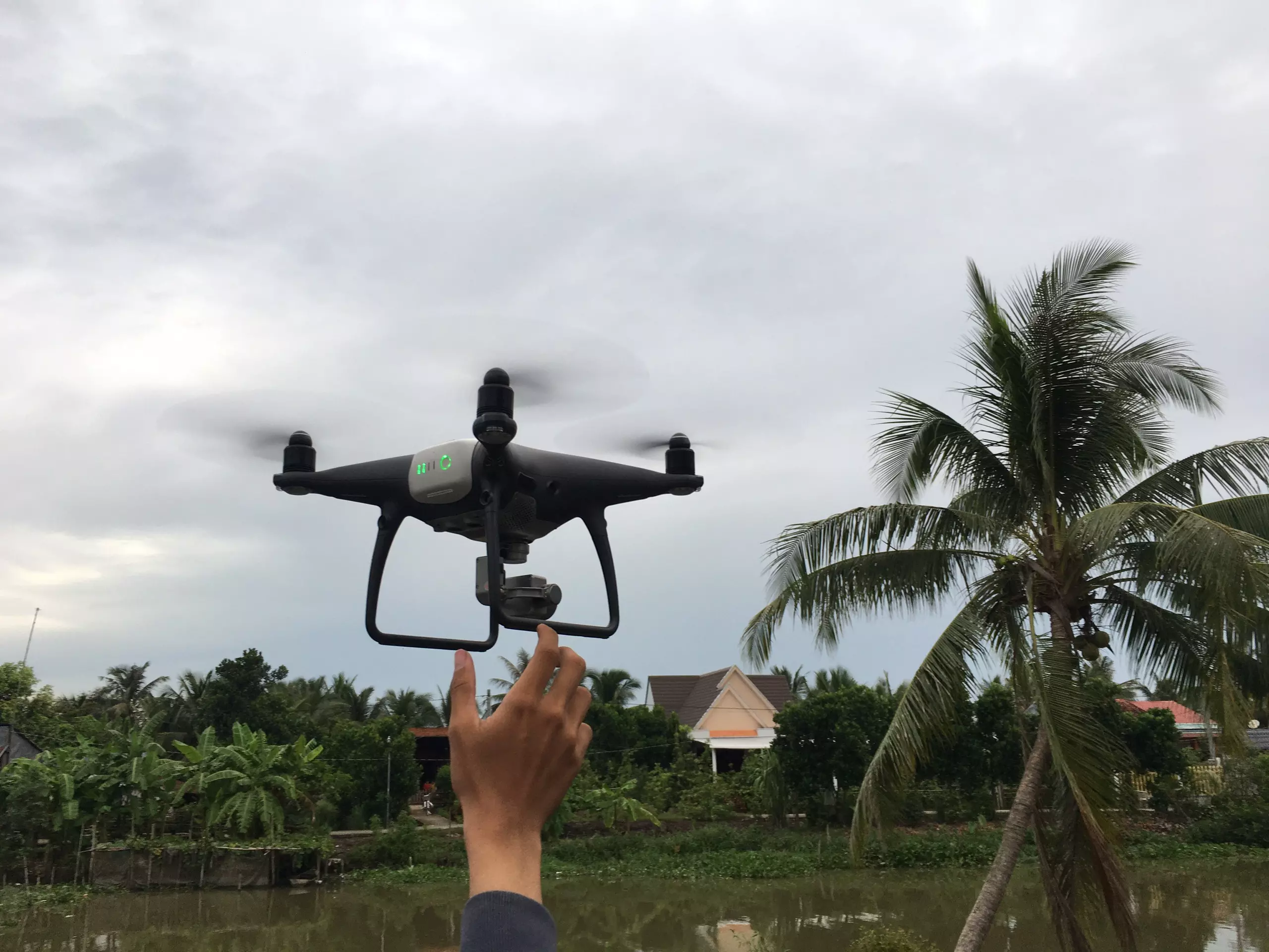 Ứng dụng UAV trong khảo sát tuyến đường giao thông thủy lợi
