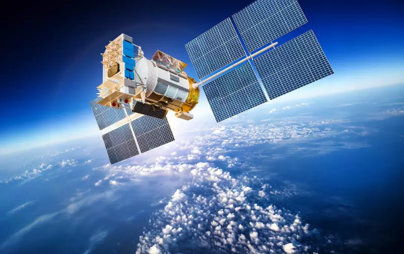 Một thiết bị thu tín hiệu vệ tinh chứa QZSS và GPS sẽ có độ chính xác cao hơn